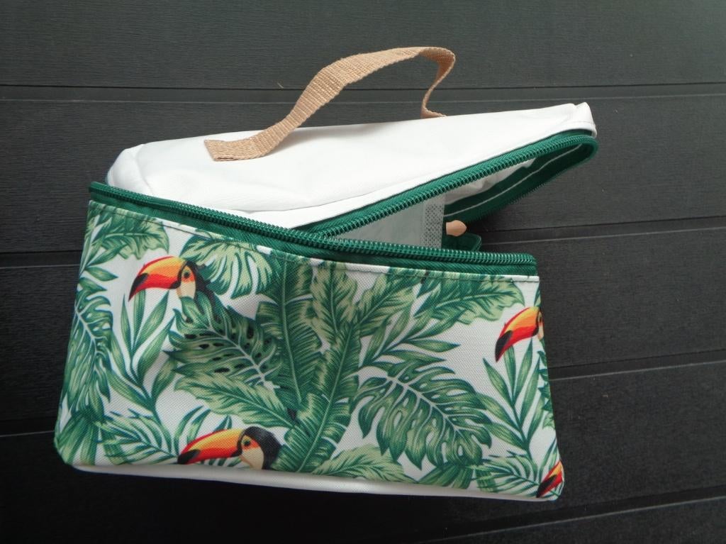 Trousse de toilette imprimée. Marque: "YVES ROCHER, Handtassen en Accessoires, Toilettassen, Verzenden, Nieuw, Overige kleuren