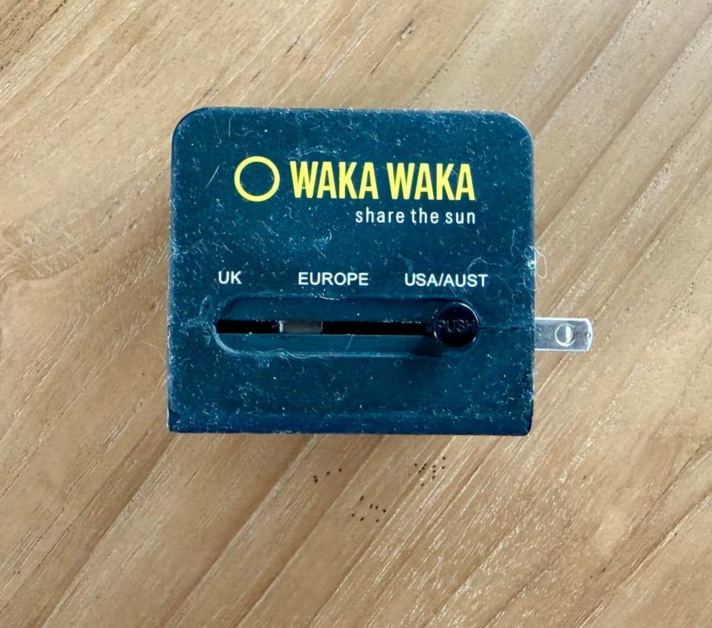 Adaptateur voyage Waka Waka, Télécoms, Téléphonie mobile | Chargeurs pour téléphone, Enlèvement ou Envoi, Utilisé, Autres marques