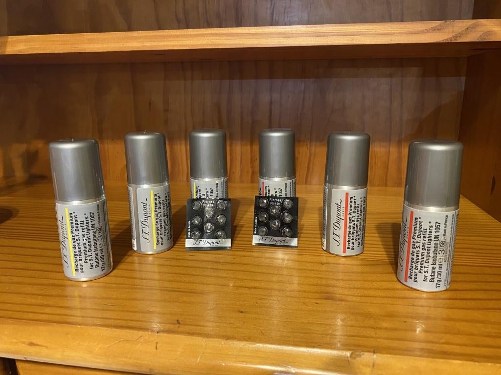bonbonne gaz et pierre originales briquet Dupont rouge-jaune, Enlèvement ou Envoi, Neuf, Autres types
