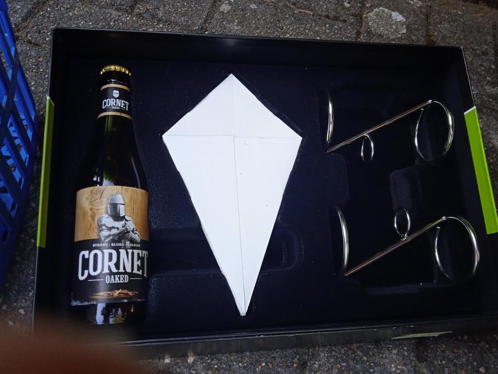 boîte avec sacs à chips, supports et bouteille Cornet, Enlèvement ou Envoi, Neuf