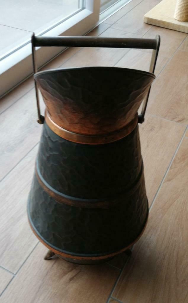 Twee kleurige koperen Paraplubak , Kolenbak-of kolenemmer, Ophalen of Verzenden, Koper