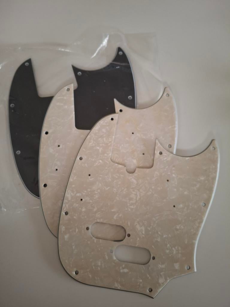 Fender JMJ mustang bass pickguards, Muziek en Instrumenten, Ophalen