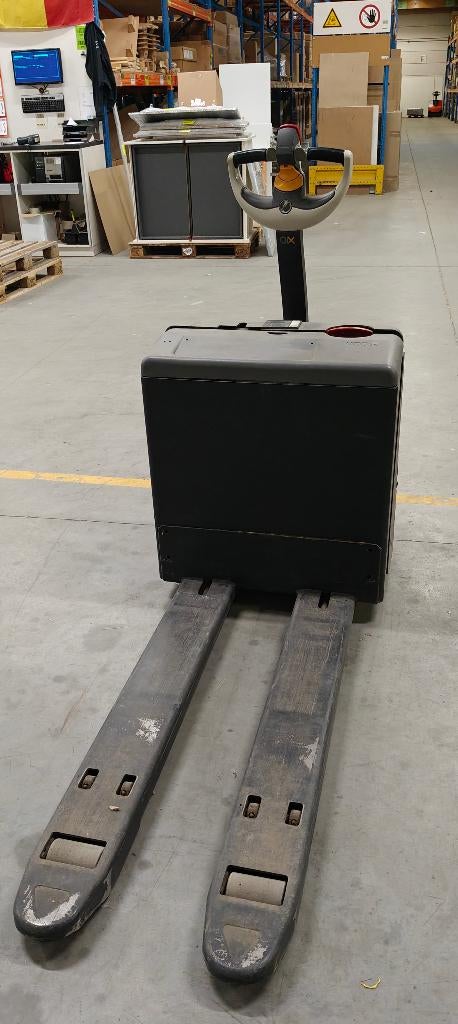 Palette électrique Crown 1600 kg 250Ah + chargeur, Enlèvement