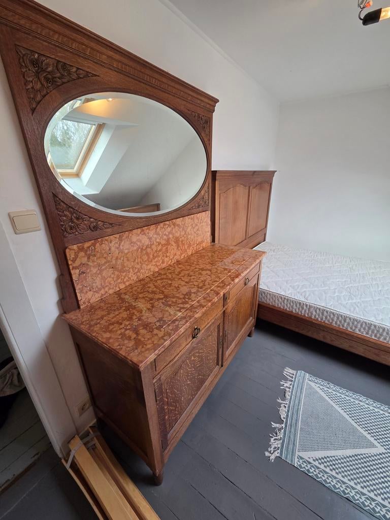 Antiek bed en dressoirkast met spiegel te koop, Enlèvement, Utilisé