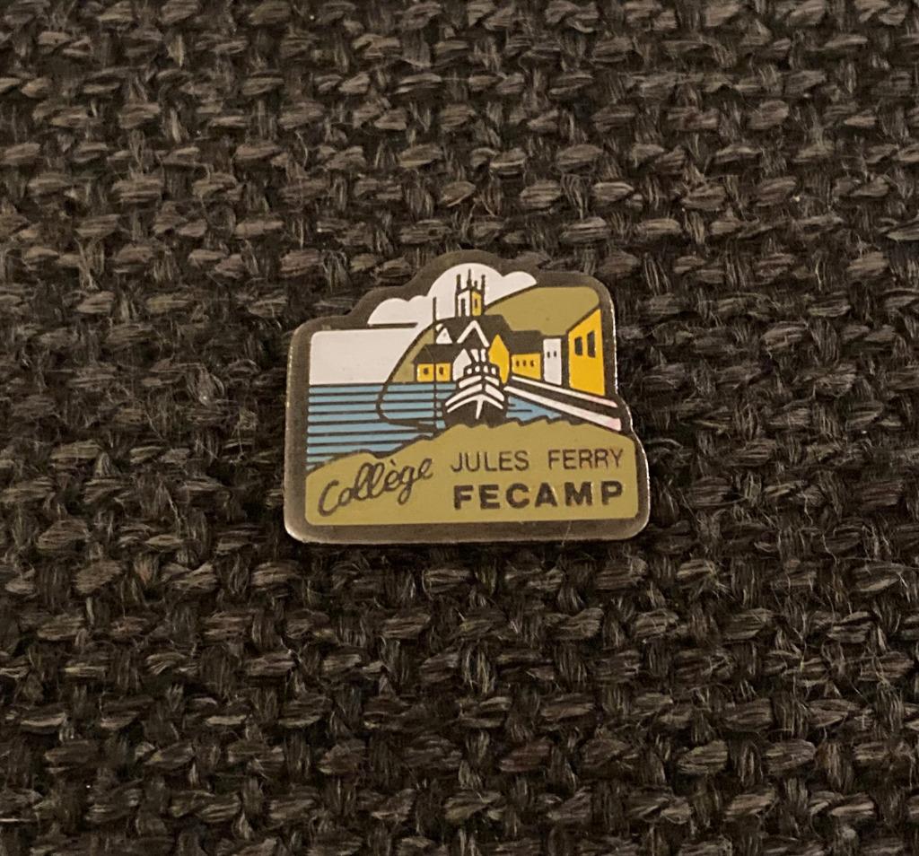 PIN - COLLEGE JULES FERRY - FECAMP, Verzenden, Gebruikt, Overige onderwerpen, Speldje of Pin