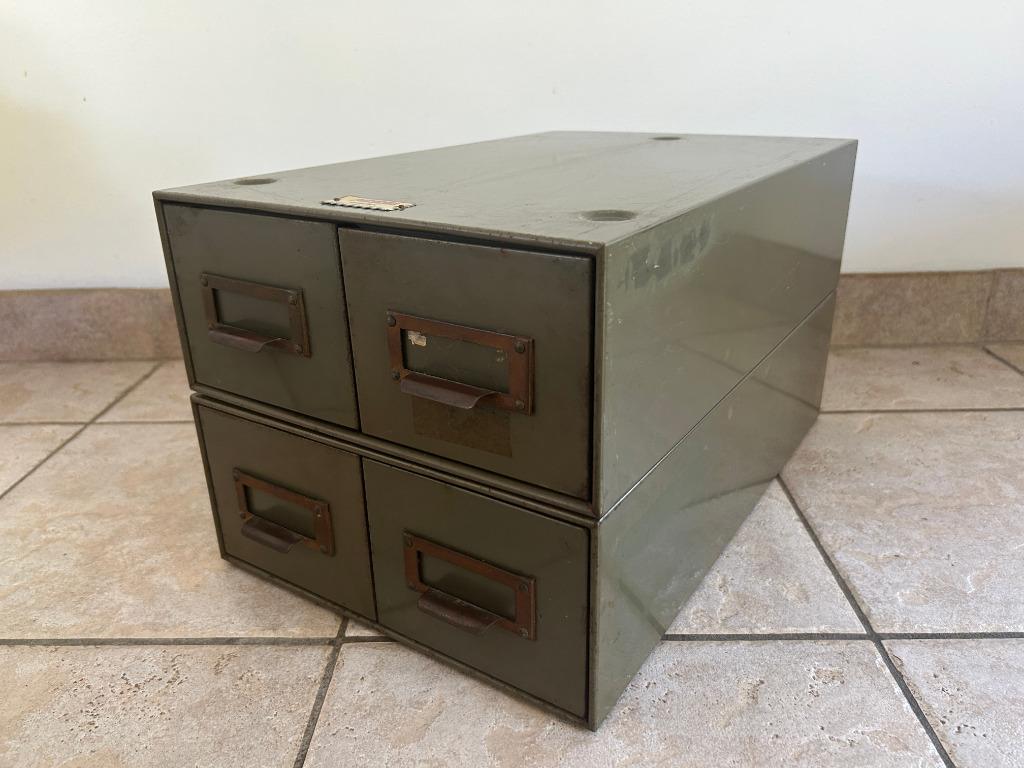 2 INDUSTRIËLE kluisjes van het merk ACIOR, Antiek en Kunst, Curiosa en Brocante, Ophalen