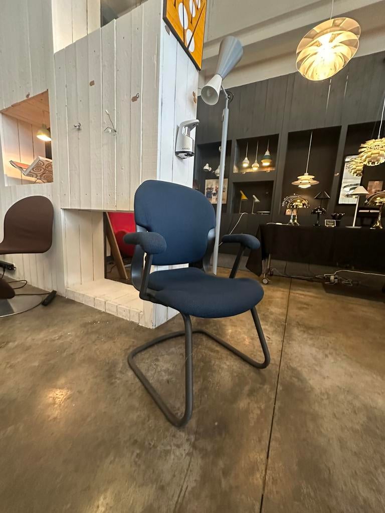 1984 Herman Miller Equa gaststoel, Ophalen, Zo goed als nieuw, Blauw