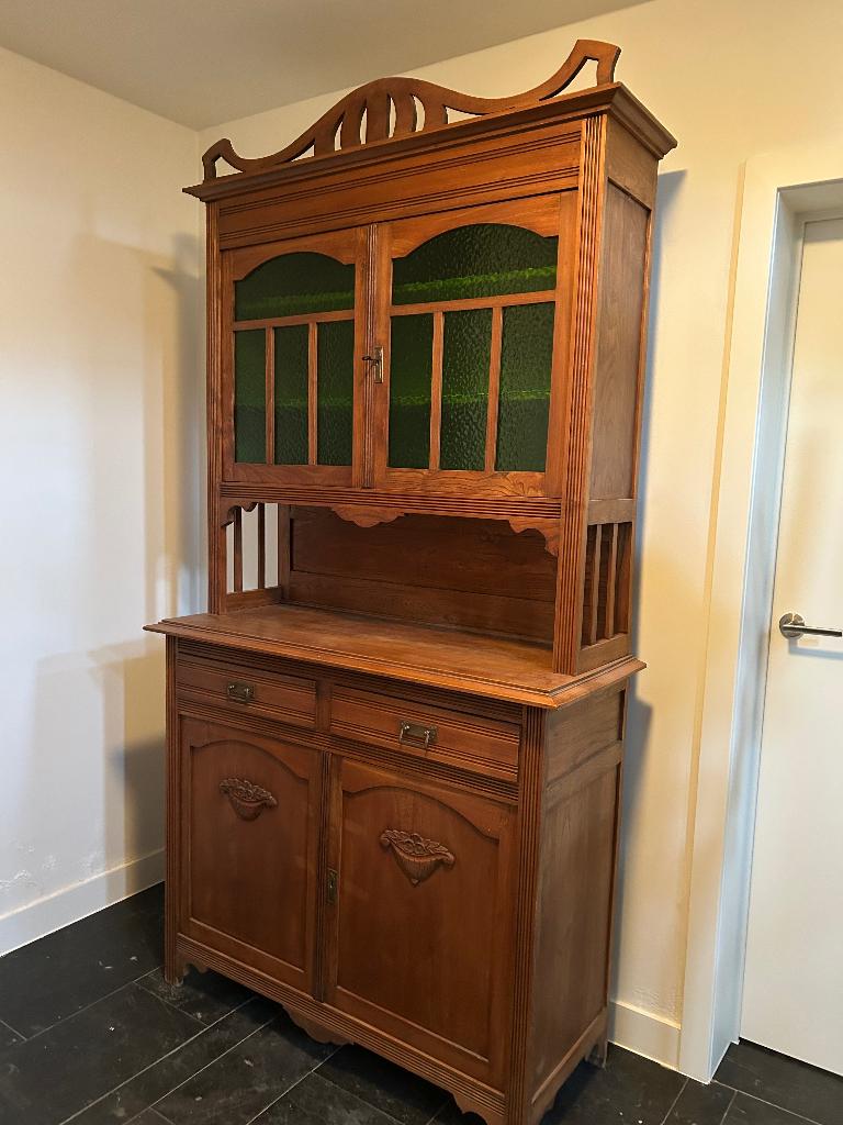 Oude Kast met glazen deurtjes, Ophalen