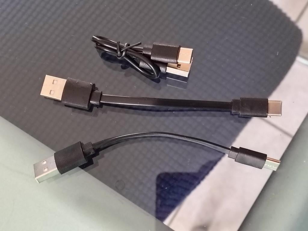 Lot de petits cables  usb - usb c  comme neuf., Télécoms, Téléphonie mobile | Chargeurs pour téléphone, Enlèvement ou Envoi, Comme neuf