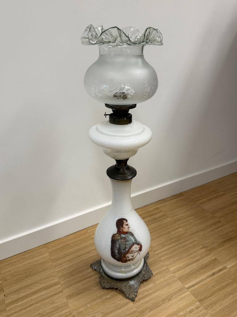 antieke petroleumlamp (met afb. Napoleon I), Antiek en Kunst, Ophalen