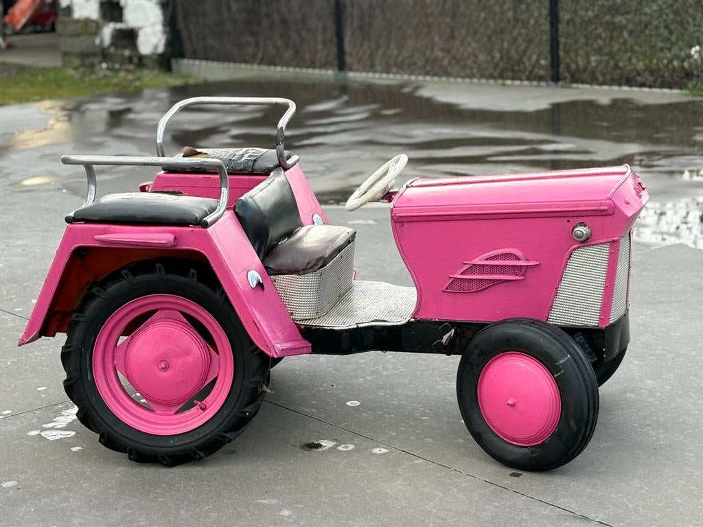 Tractor ideaal voor in een winkel voor kinderen op te zitten, Ophalen, Zo goed als nieuw