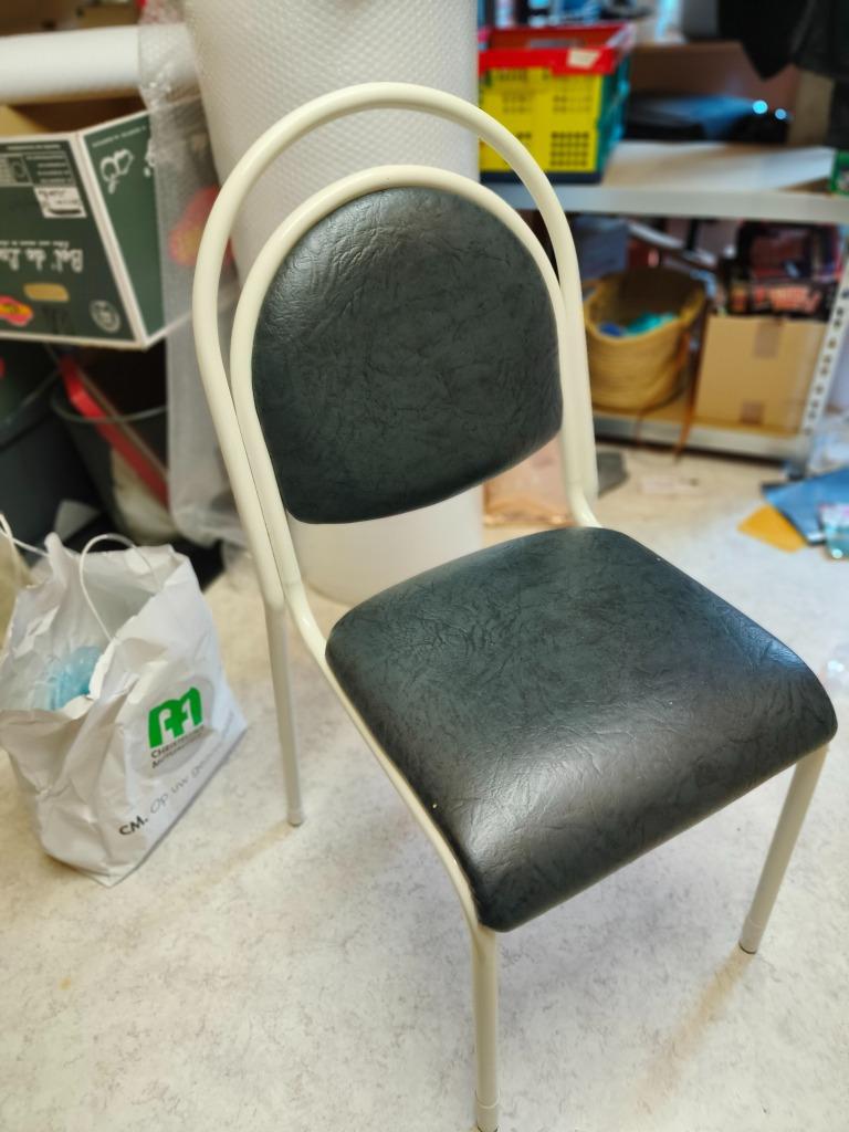 4 mooie witten metalen stoelen, Huis en Inrichting, Stoelen, Ophalen, Gebruikt, Wit, Overige materialen