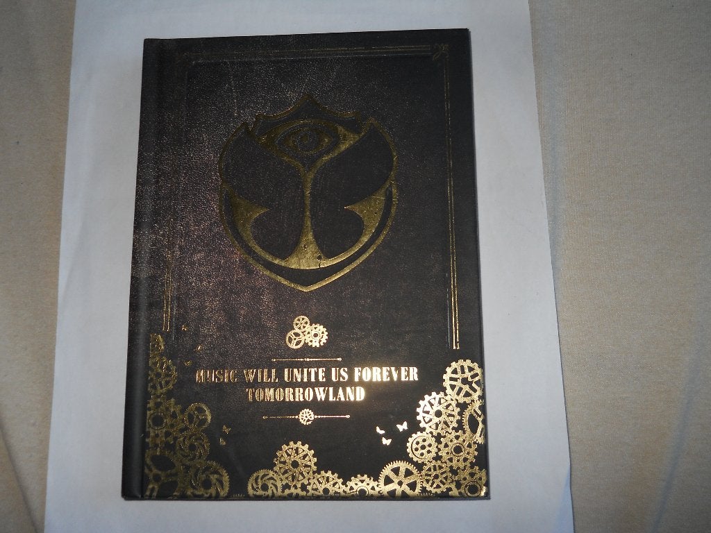3 CD BOX - Tomorrowland - 10 YEARS OF MADNESS, Boxset, Ophalen of Verzenden, Zo goed als nieuw, Dance en House