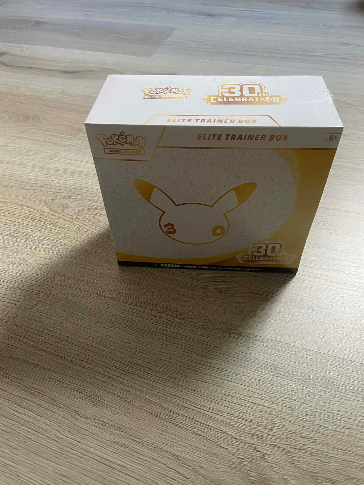 Pokemon 30th Celebration Elite Trainer Box, Collections, Enlèvement, Neuf
