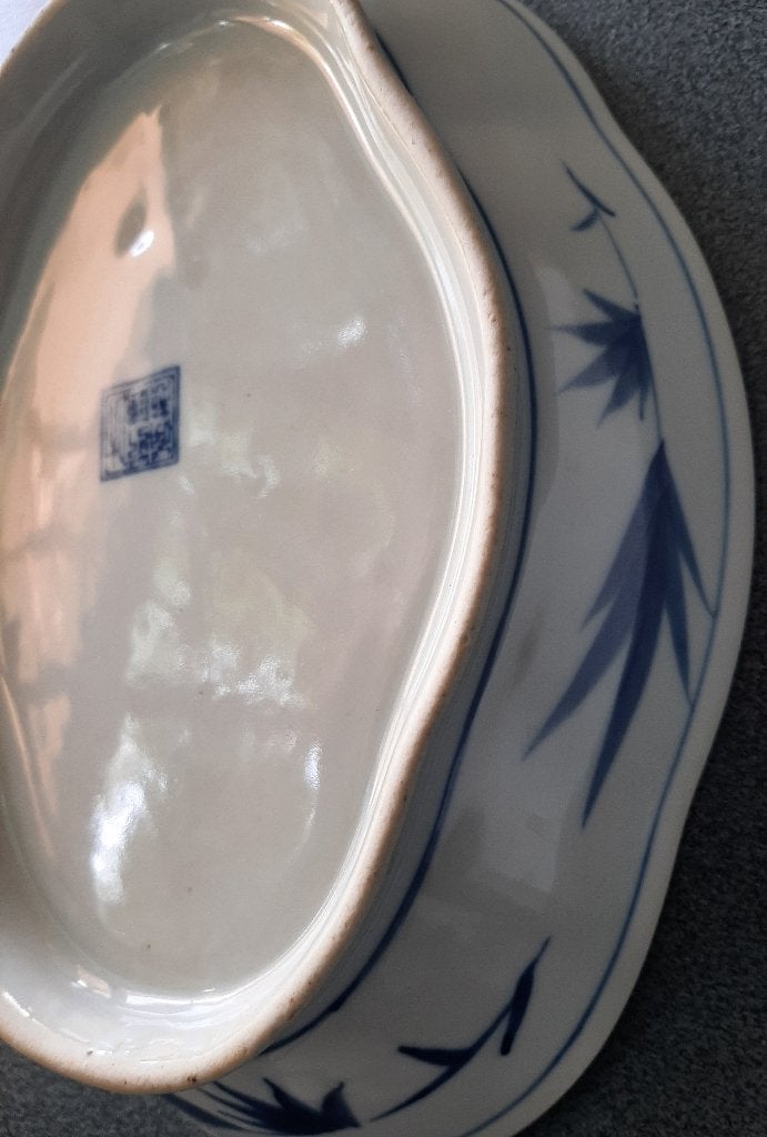 Plat en porcelaine chinoise à motifs de bambou bleu, Antiquités & Art, Enlèvement ou Envoi