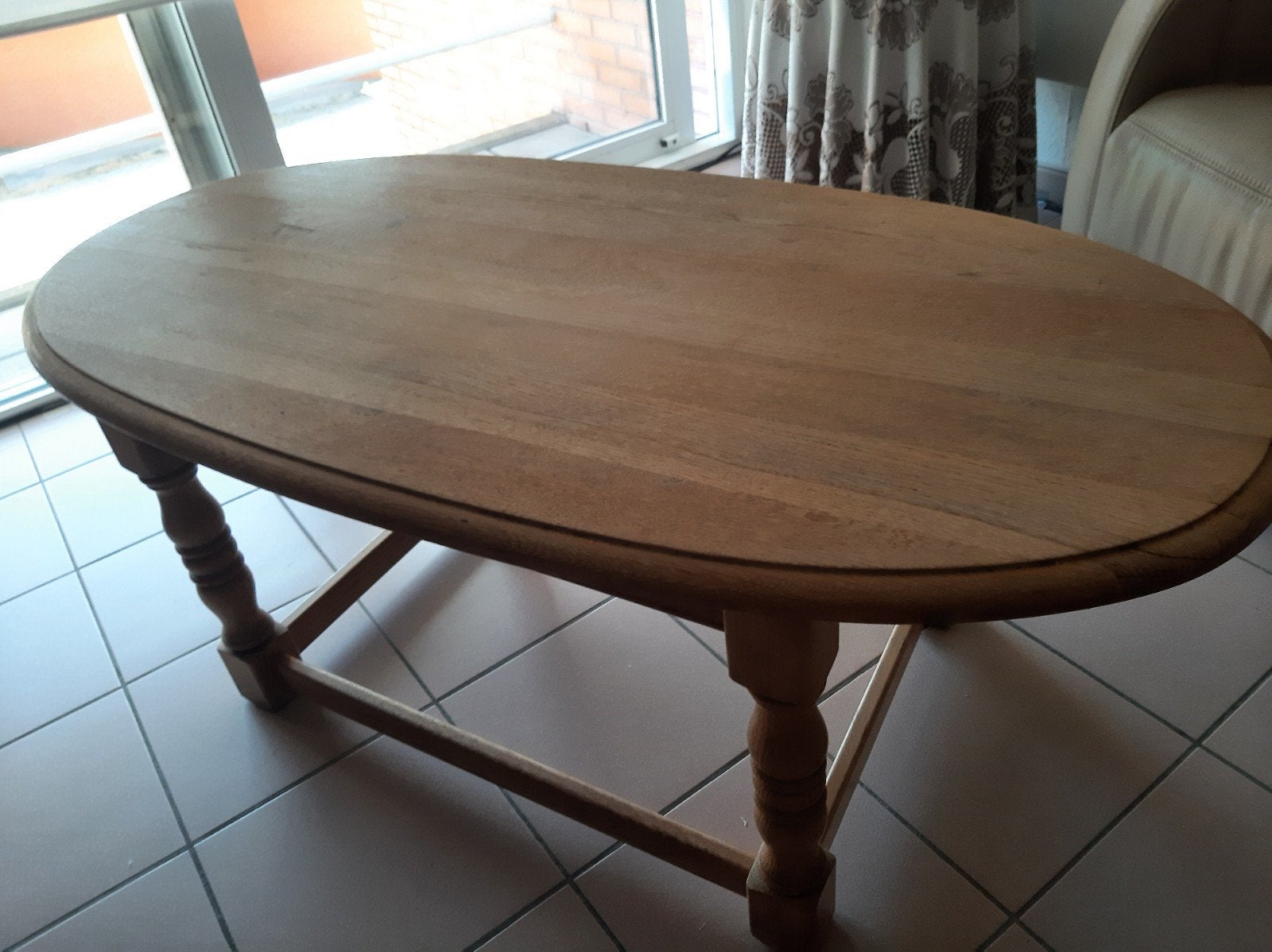 Belle table basse ovale en chêne, robuste et robuste.
Longue, Enlèvement, Chêne