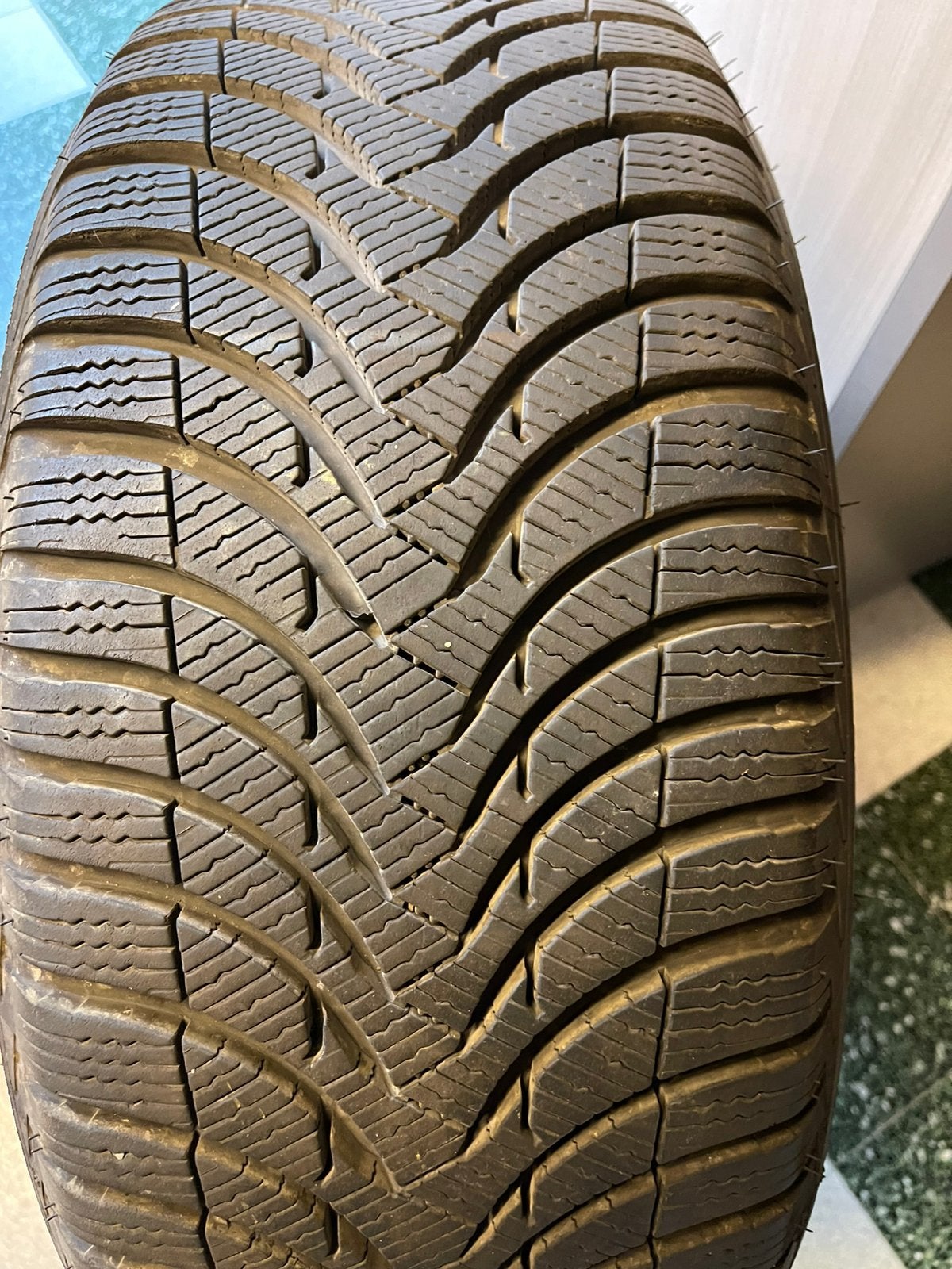 Pneus hiver Michelin 225/50/R17 avec jantes Alu, Autos : Pièces & Accessoires, Neuf, Pneus et Jantes, Pneus hiver, Véhicule de tourisme