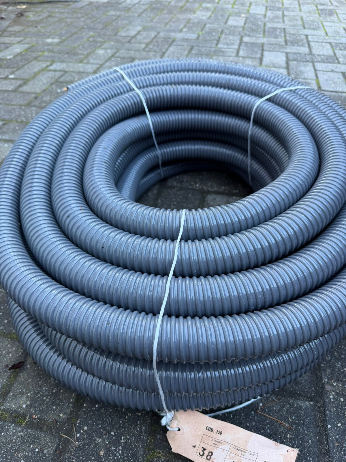 Flexibele grijze Waterslangen 38mm diameter, Ophalen, Overige materialen, 6 meter of meer, Overige typen