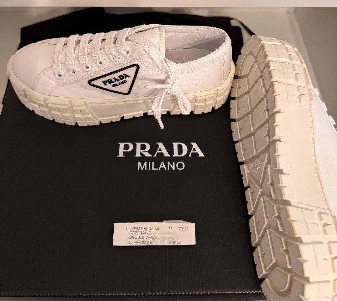 Schoenen PRADA, Ophalen