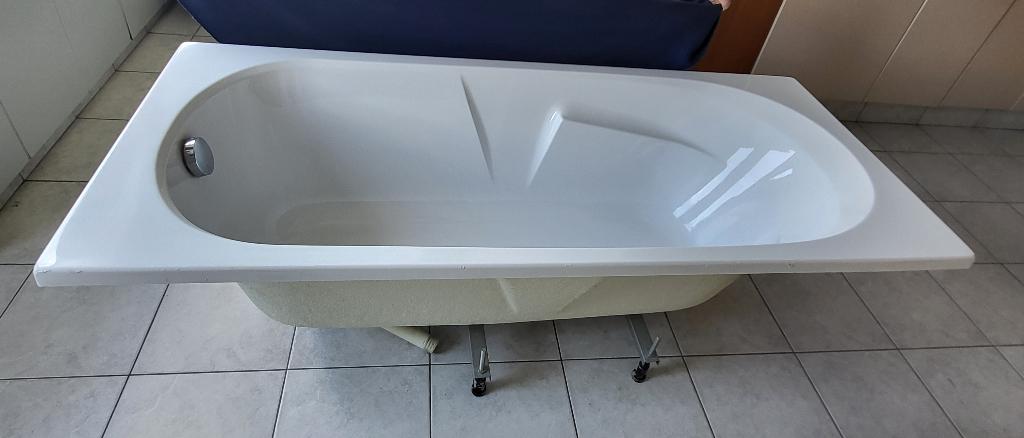 Ligbad in acryl, modern design, Huis en Inrichting, Ophalen, Zo goed als nieuw