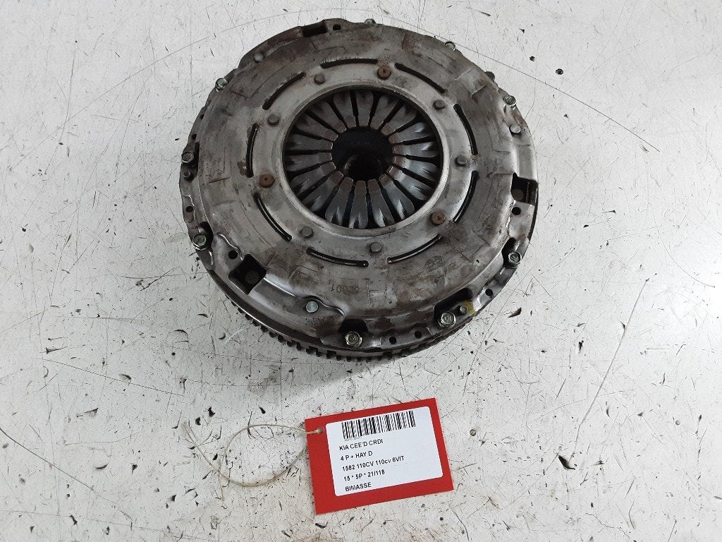 VOLANT MOTEUR BI-MASSE Kia Cee'd (JDB5) (YJJX), Autos : Pièces & Accessoires, Moteurs & Accessoires, Kia, Mevr. I. Hauben, Utilisé