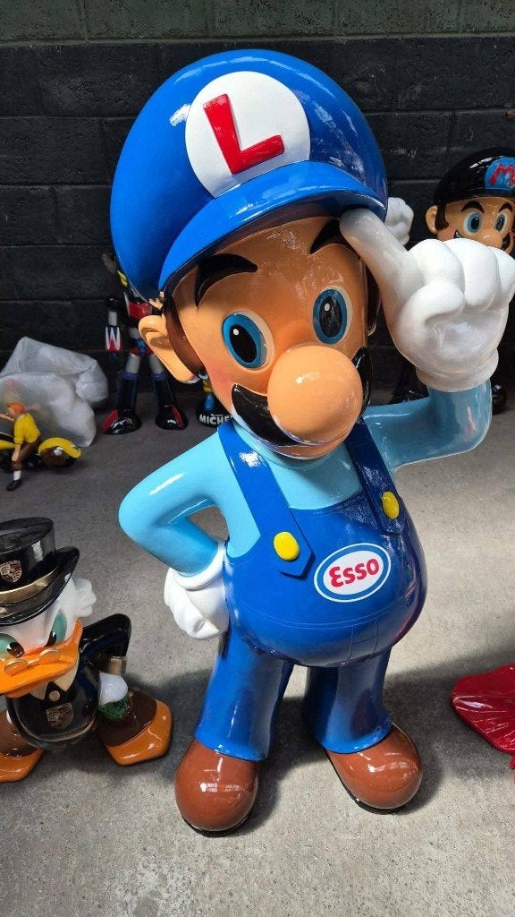 LÉGENDE AUTOMOBILE – LUIGI ESSO EN RÉSINE – 100 CM, Enlèvement ou Envoi, Neuf