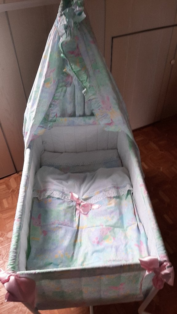 baby wieg met stoffen bekleding, Kinderen en Baby's, Babywiegjes en Ledikanten, Ophalen, Gebruikt, Wieg