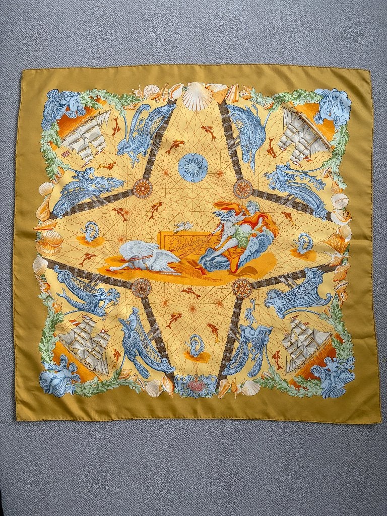 sjaal van Hermes, Kleding | Dames, Maat 38/40 (M), Ophalen of Verzenden, Sjaal, Gedragen