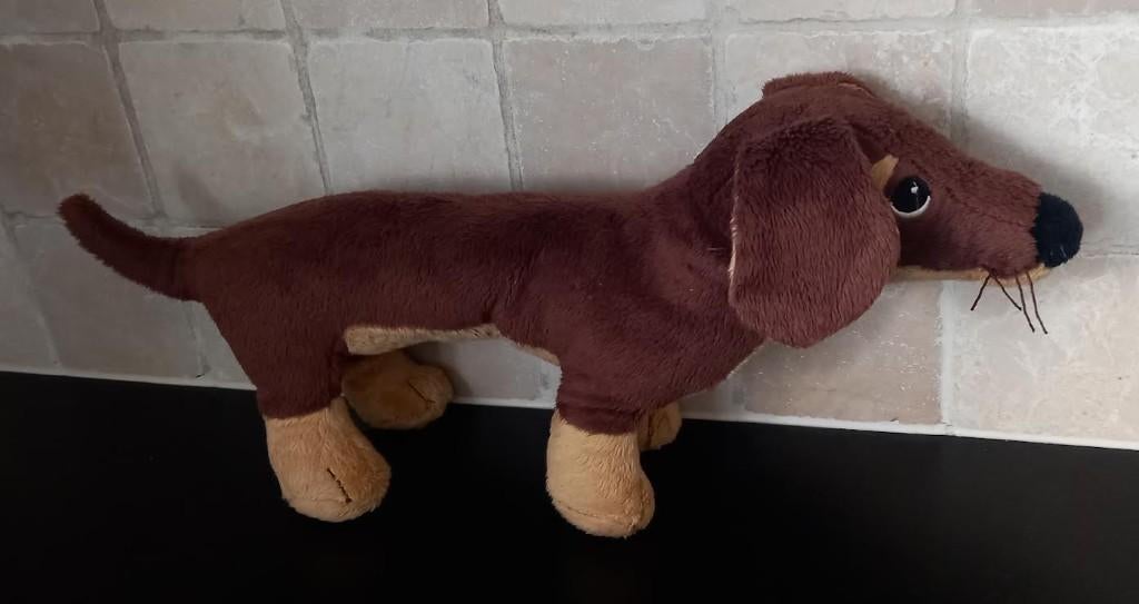 Knuffel teckel - pluche dier - 44 cm lang, Kinderen en Baby's, Speelgoed | Knuffels en Pluche, Zo goed als nieuw, Ophalen of Verzenden