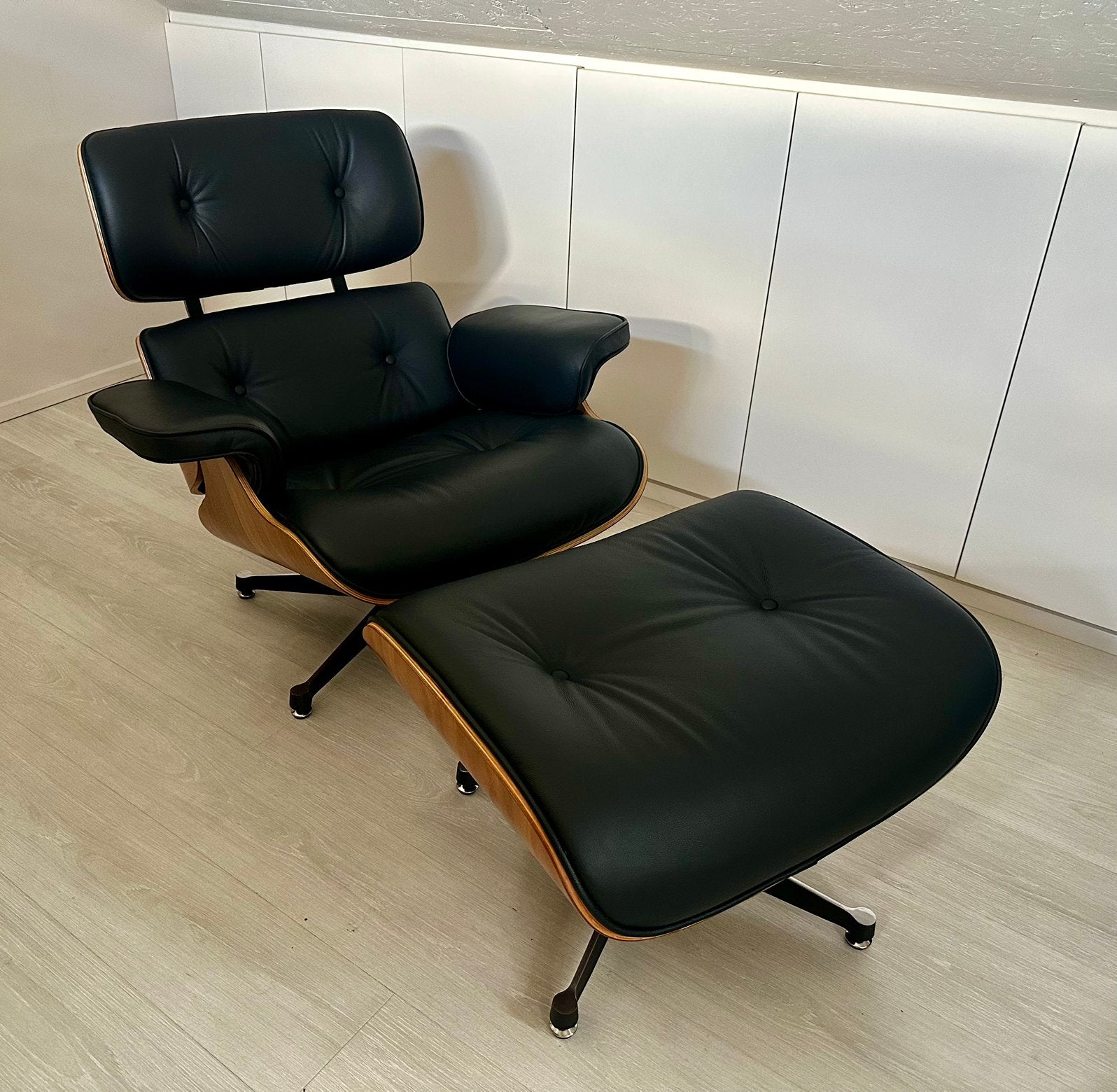 Eames Replica Notelaar + Ottoman, Enlèvement