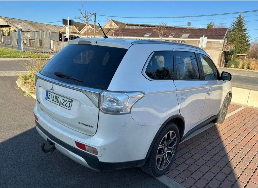 Mitsubishi outlander 2.2 tdi //150ch // 2015 // 7 places, Auto's, Automaat, Xenon verlichting, Outlander, https://public.car-pass.be/vhr/39321885-3814-4241-ac82-b052d7d24e7a