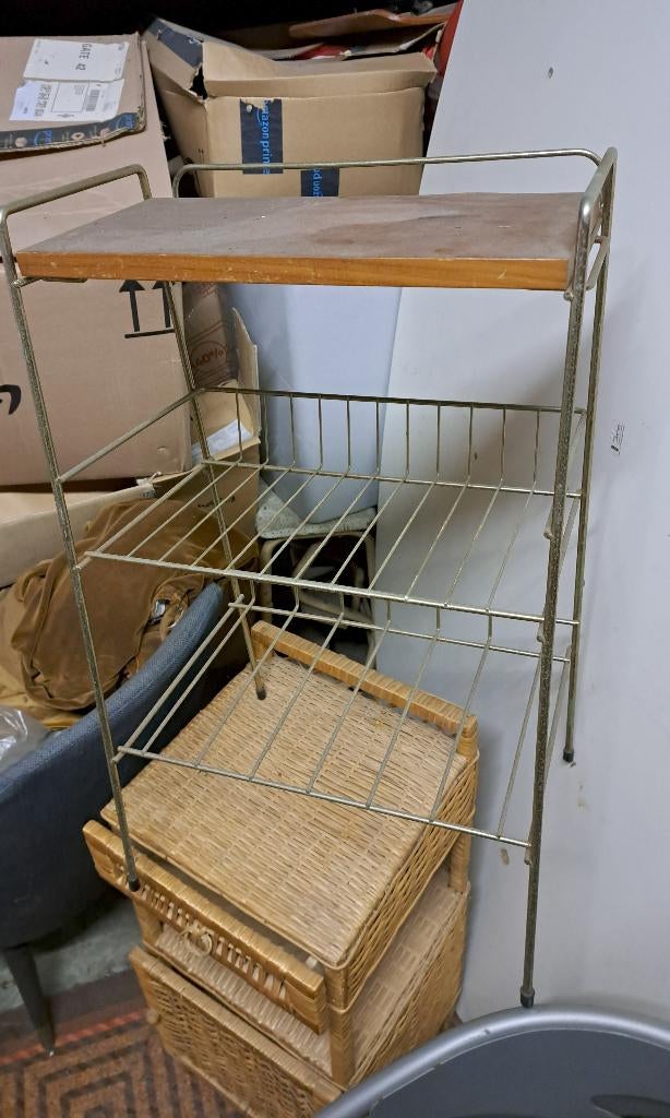 Rieten en metalen nachtkastje van rotan, Huis en Inrichting, Ophalen