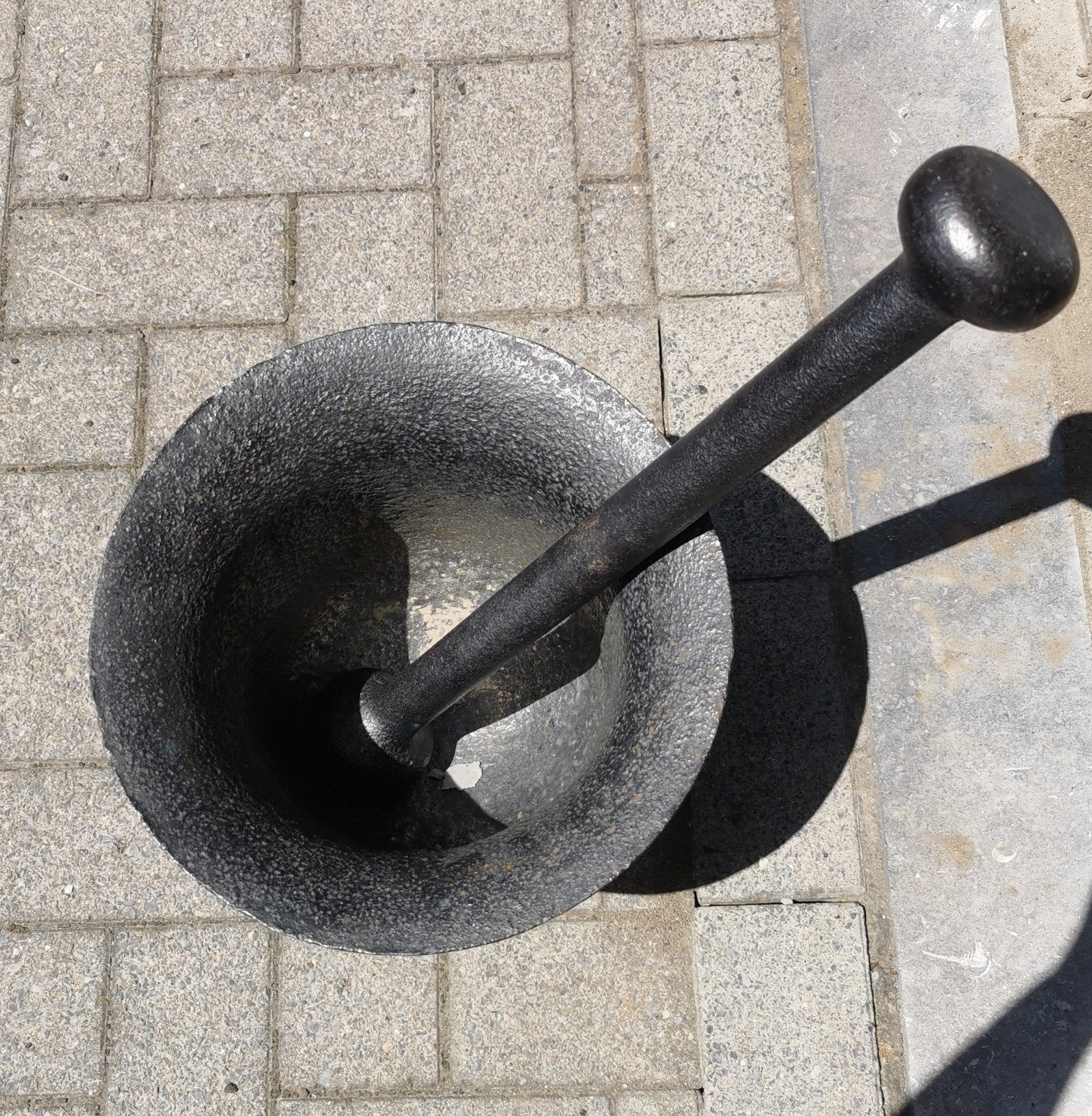 Apothekersmortel in gietijzer — 19e eeuw — 40 cm — Brussel, Ophalen