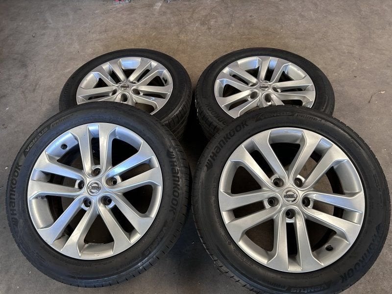 17 inch originele velgen + zomerbanden Nissan Juke 403006RA1, Autos : Pièces & Accessoires, Pneus et Jantes, 215 mm, Pneus été