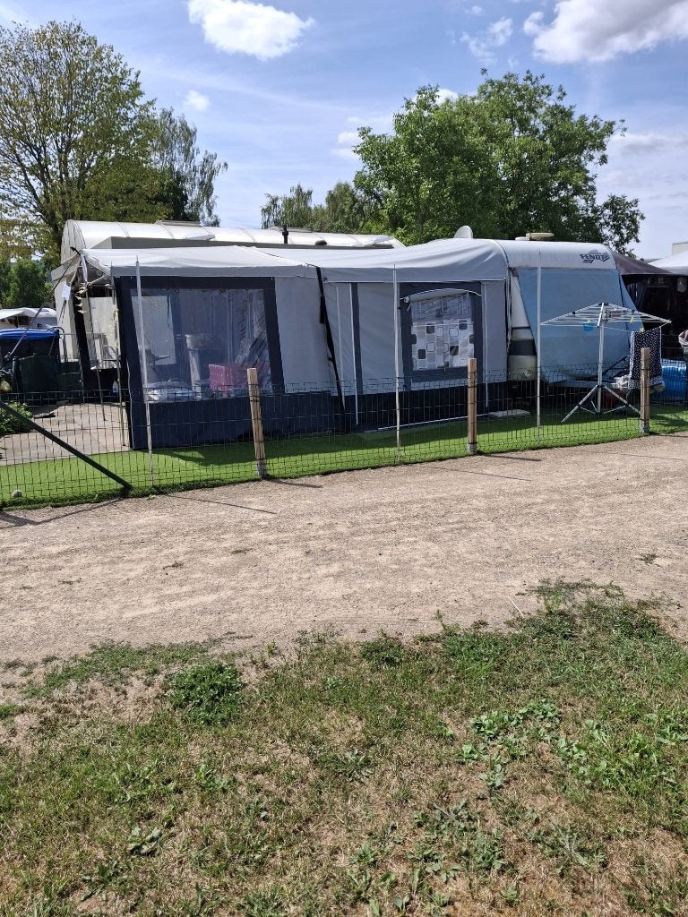 Fendt caravan met voortent en luifel, Caravans en Kamperen, Treinzit, Particulier, Tot en met 4, 1000 - 1250 kg