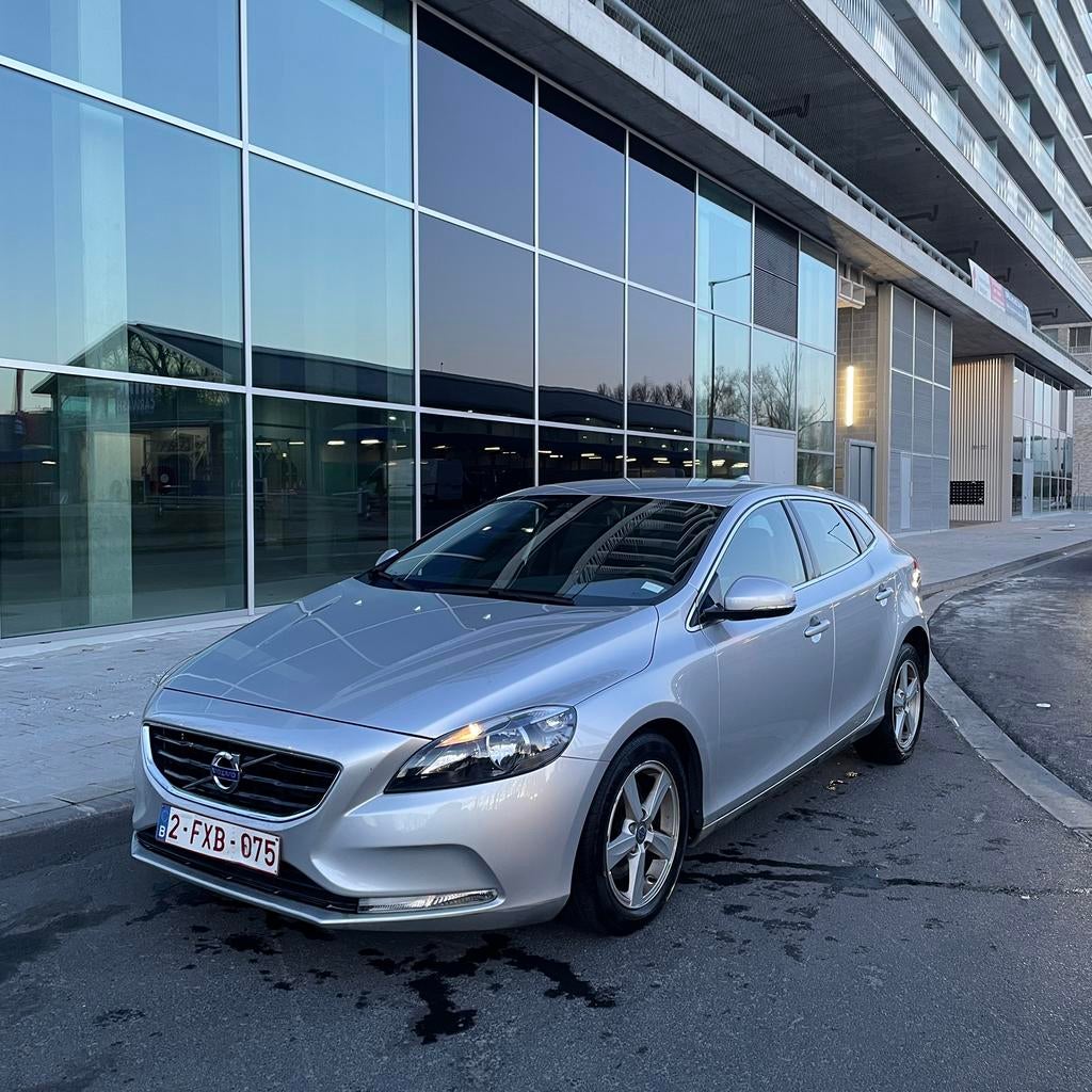 Volvo V40 D2, Autos, Cuir, Achat, 4 portes, Noir