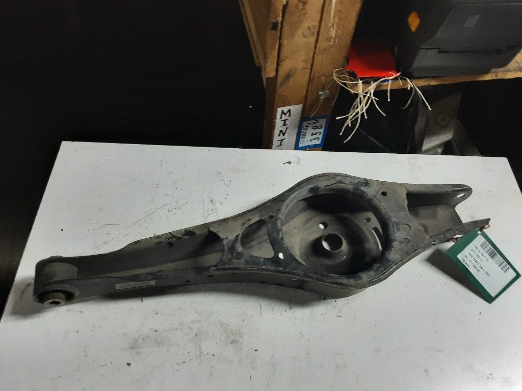 BRAS DE SUSPENSION ARRIÈRE GAUCHE Passat (3C2) (1K0505371), Volkswagen, Mevr. I. Hauben, Utilisé, Rue de l'Espoir 34 34
4030  GRIVEGNÉE, BE
