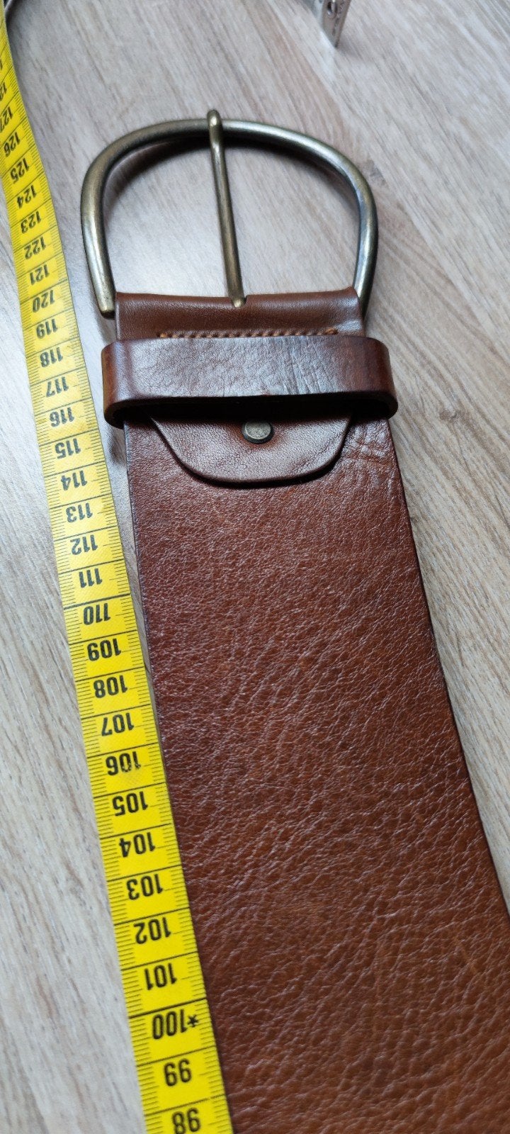 Bruine lederen riem, Ophalen