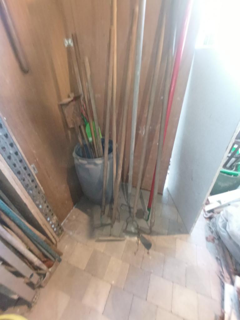 Tuingereedschap harken. Enz ..., Ophalen
