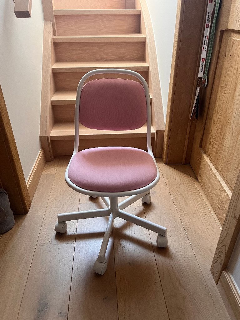Chaise de bureau IKEA ÖRFJÄLL — blanc/rose, Enlèvement, Comme neuf, Rose, Chaise de bureau