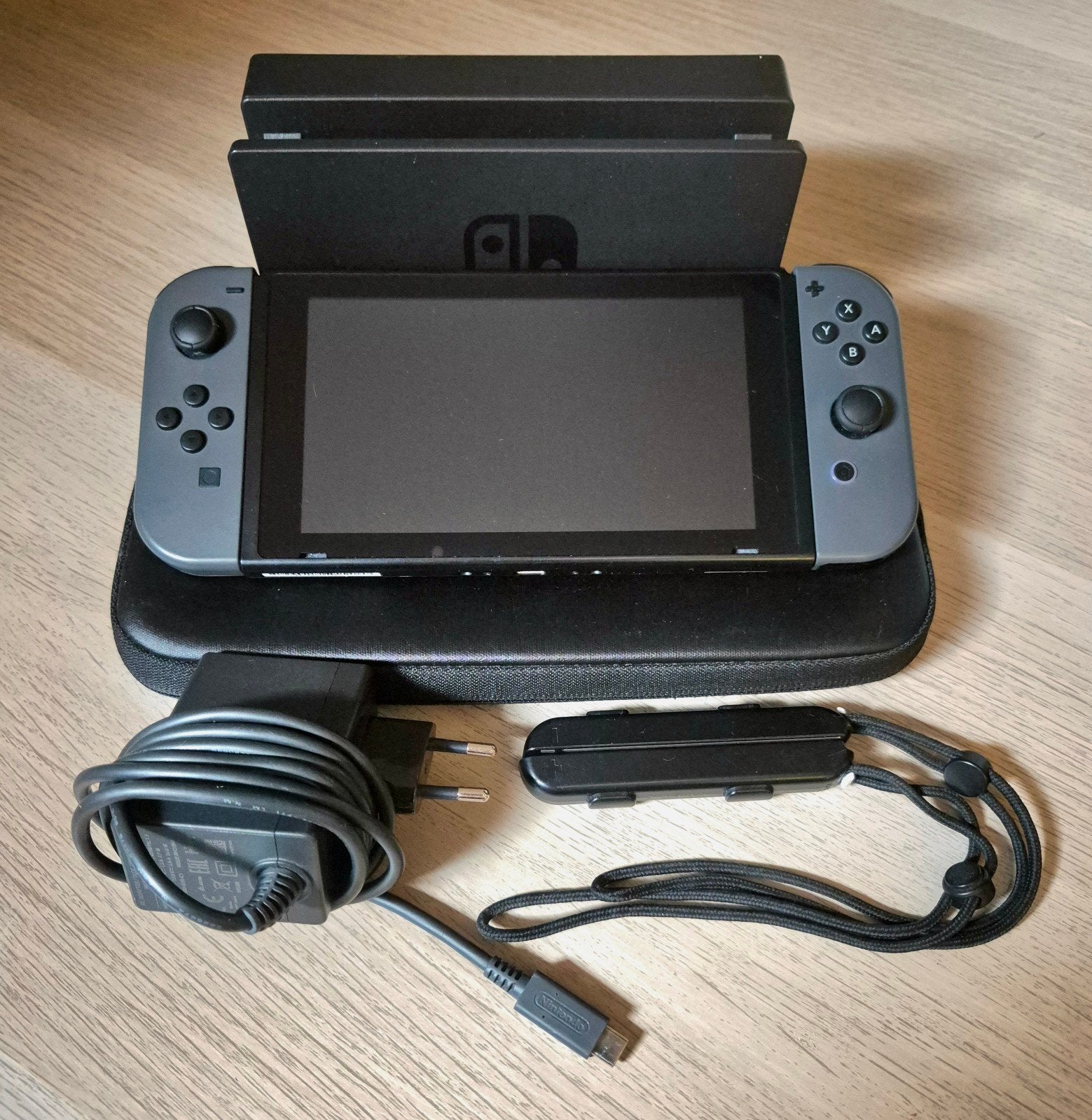 Nintendo Switch - 32 GB, Games en Spelcomputers, Ophalen of Verzenden, Zo goed als nieuw, Met 2 controllers, Switch Original