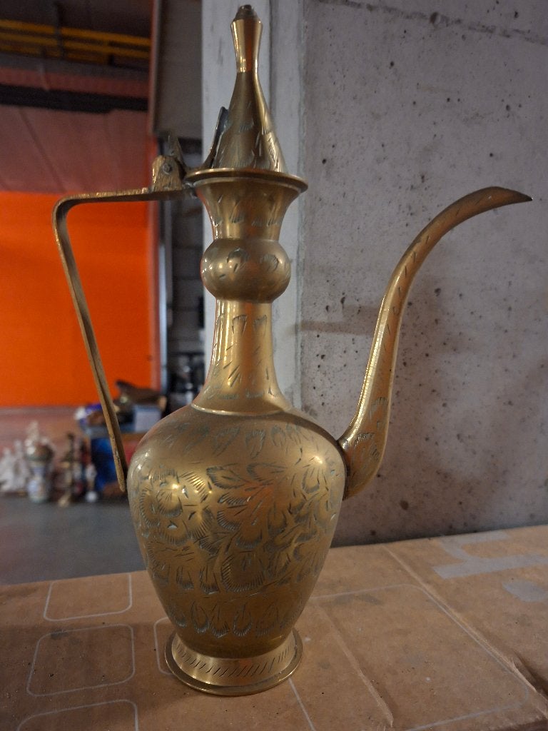 Vintage Brass Ornate Floral etched tea kettle teapot, Antiek en Kunst, Ophalen