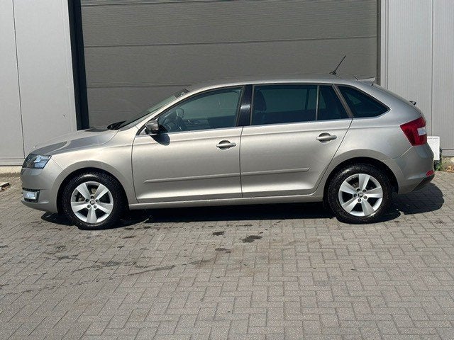 Skoda Rapid benzine zetelverwarming, Auto's, Skoda, Voorwielaandrijving, Stof, Beige, Bedrijf