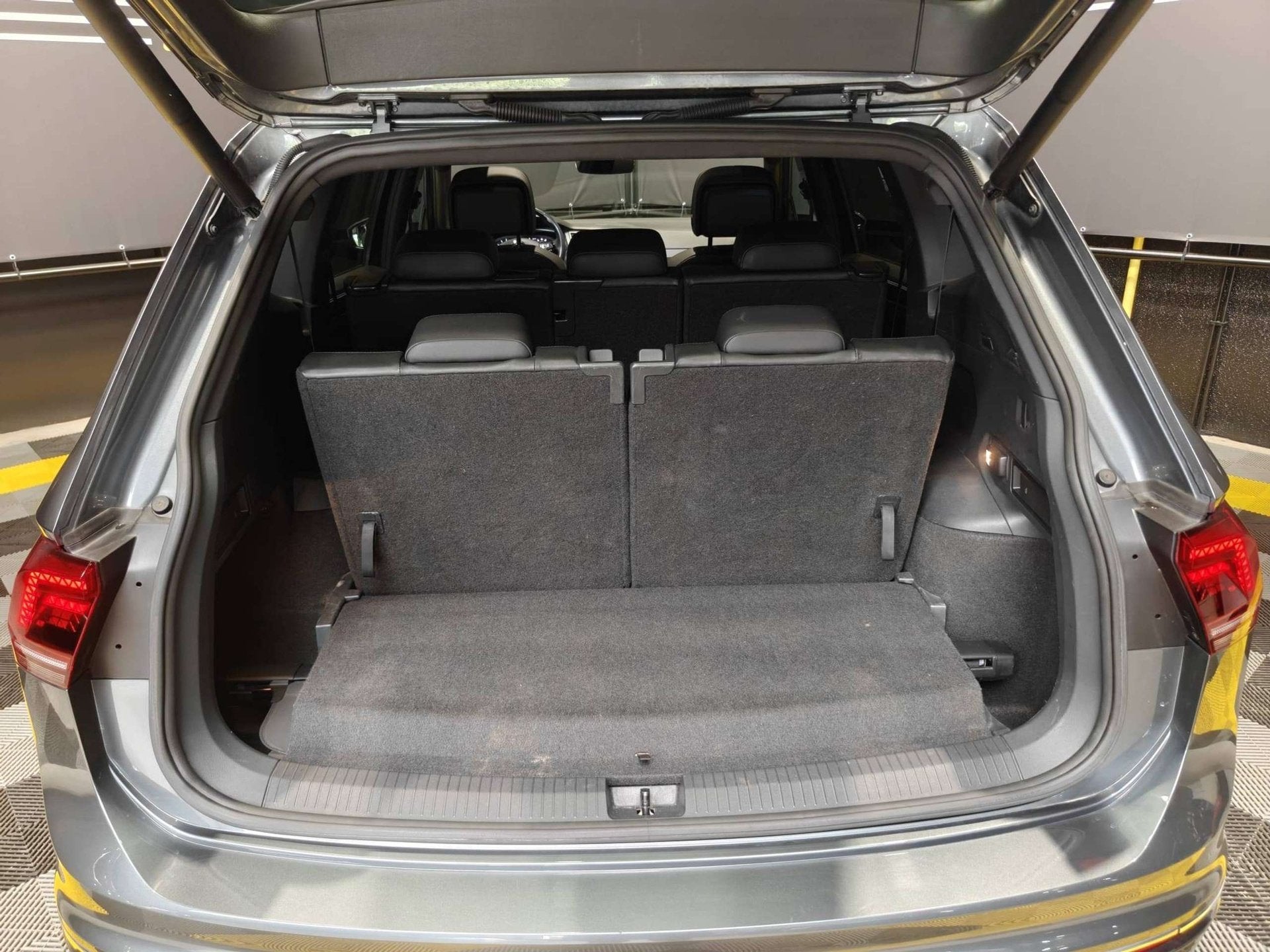 Volkswagen Tiguan Allspace 1.5 TSI R-line 7-zit /19"/Pano/Le, Automaat, Dealer onderhouden, 4 cilinders, https://public.car-pass.be/vhr/1d9cb3cb-f044-4439-b02f-a4b59350f331
