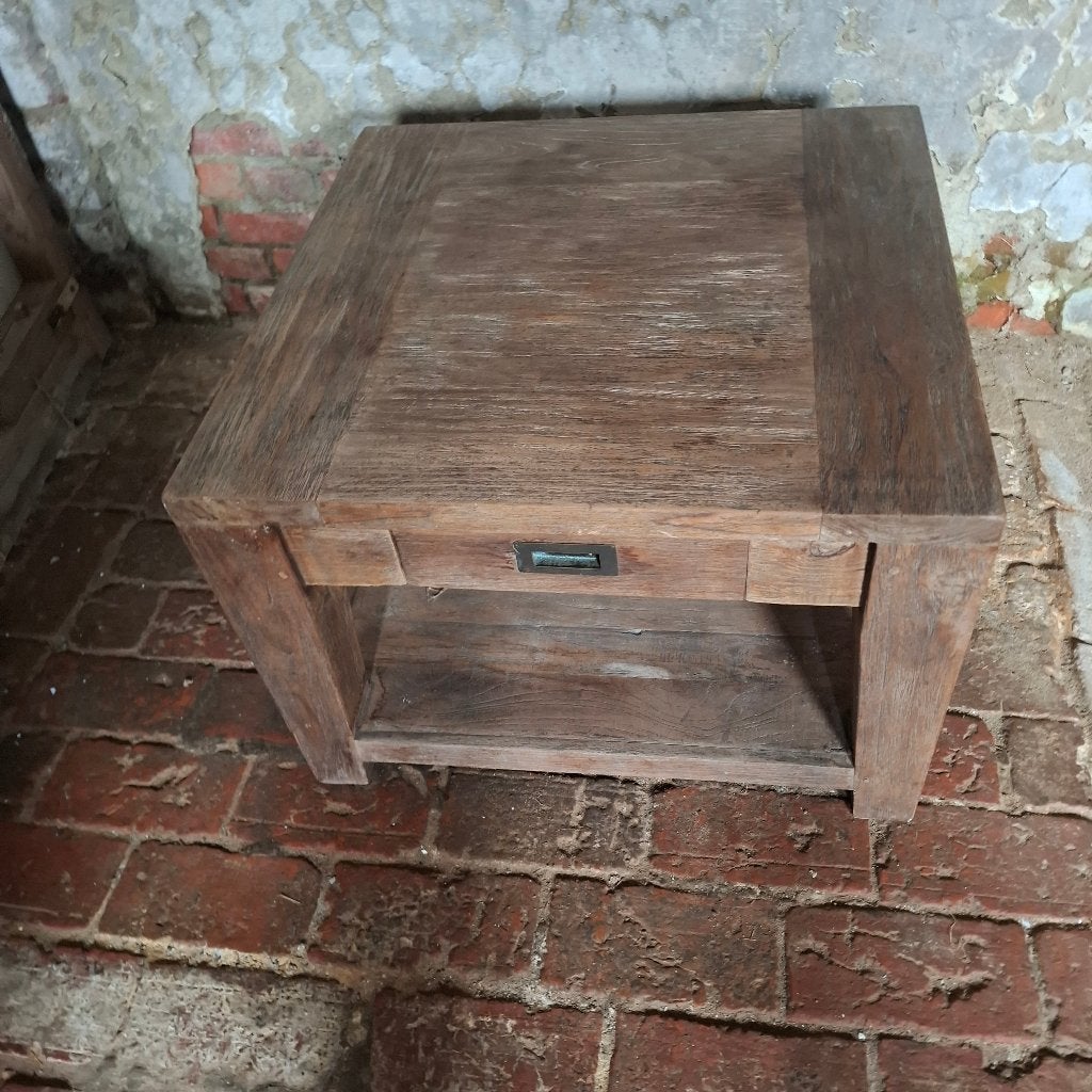 Petite belle table basse, table d'appoint, Maison & Meubles, Tables | Tables d'appoint, Enlèvement