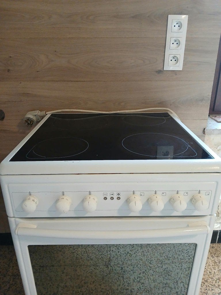 cuisiniere, Electroménager, 85 à 90 cm, Plaque chauffante, 4 zones de cuisson, Enlèvement
