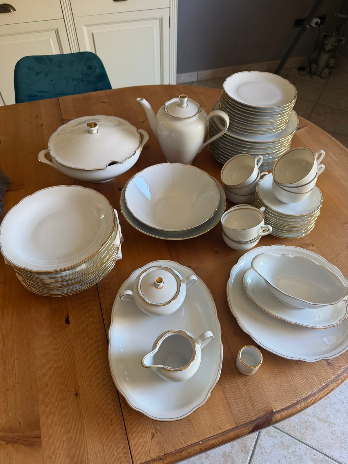 Servies gouden rand vintage merk: feston, Enlèvement