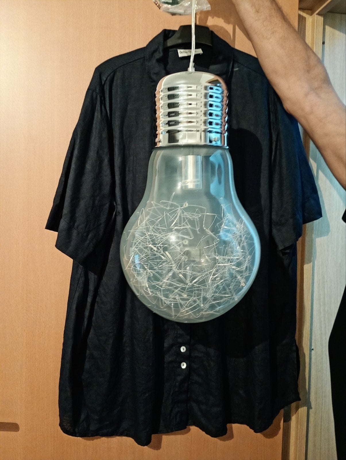 2 identieke moderne hanglampen 8€, Kleding | Dames, Ophalen