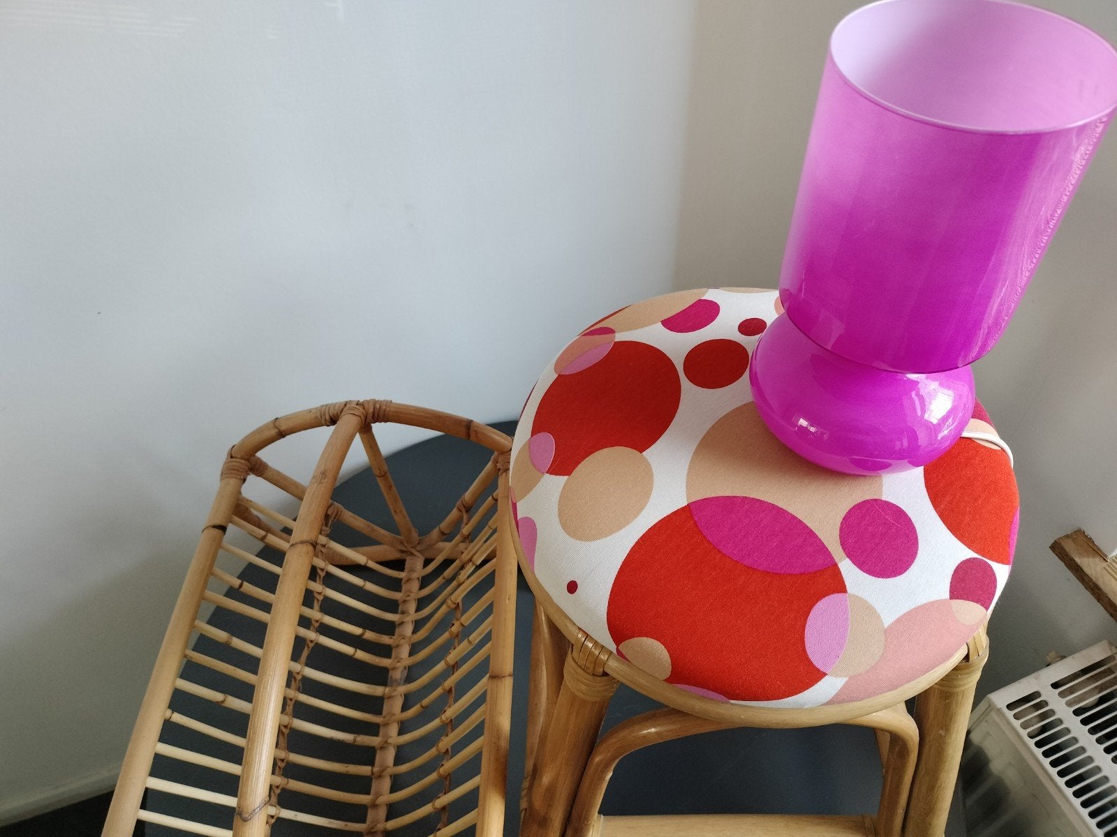 Lampe, tabouret et porte revues, Enlèvement