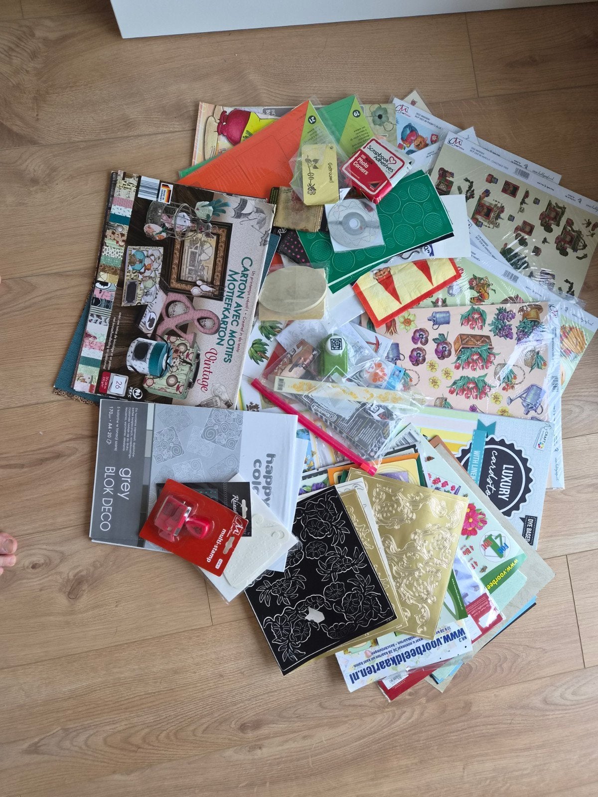 Grote partij knutselmateriaal voor kaarten maken / scrapbook, Hobby en Vrije tijd, Scrapbooking, Ophalen, Zo goed als nieuw, Overige typen